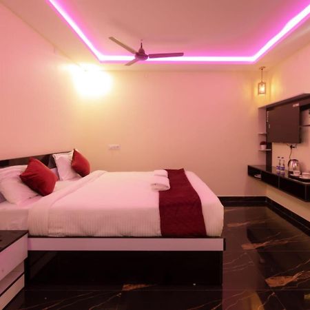 Beestay Hotels Elite Park تيروباتي المظهر الخارجي الصورة