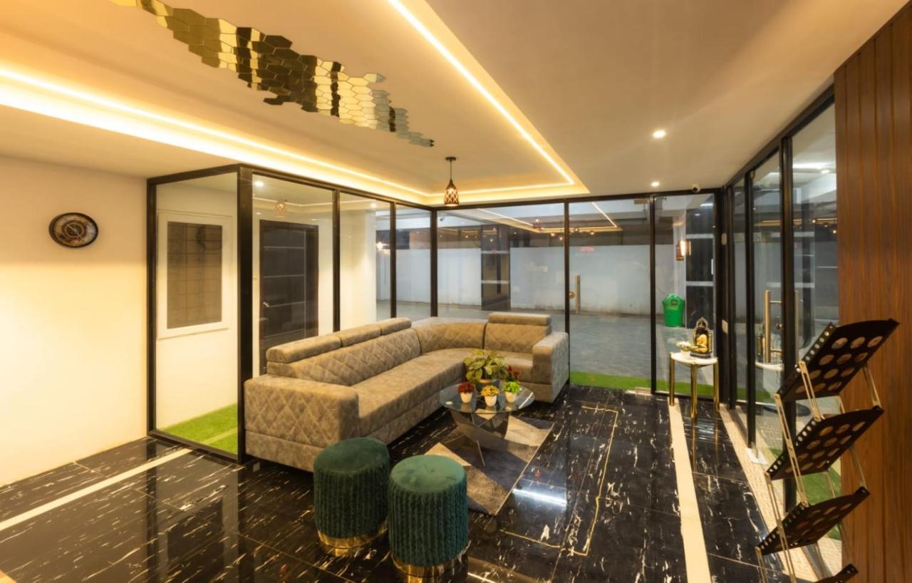 Beestay Hotels Elite Park تيروباتي المظهر الخارجي الصورة