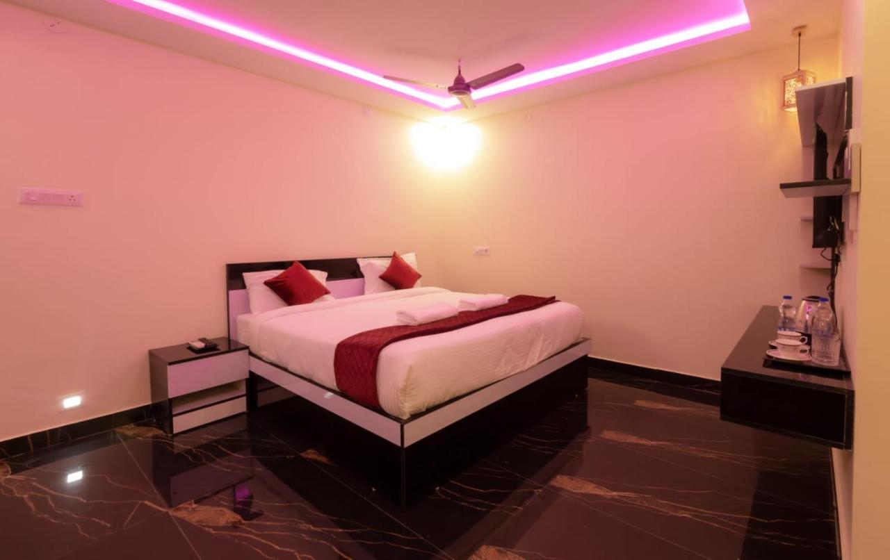 Beestay Hotels Elite Park تيروباتي المظهر الخارجي الصورة