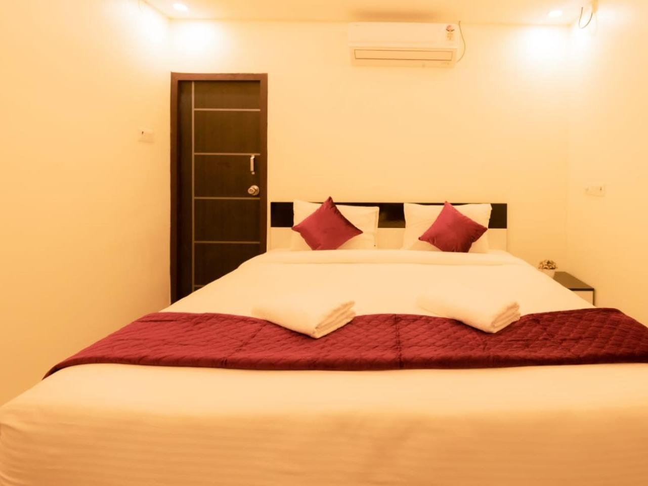 Beestay Hotels Elite Park تيروباتي المظهر الخارجي الصورة