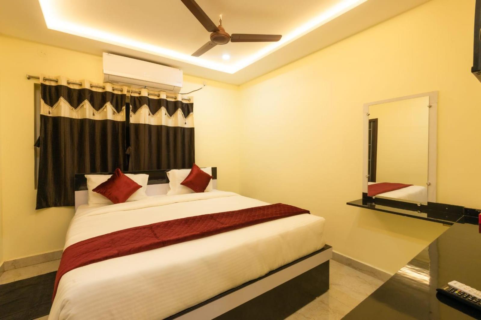 Beestay Hotels Elite Park تيروباتي المظهر الخارجي الصورة