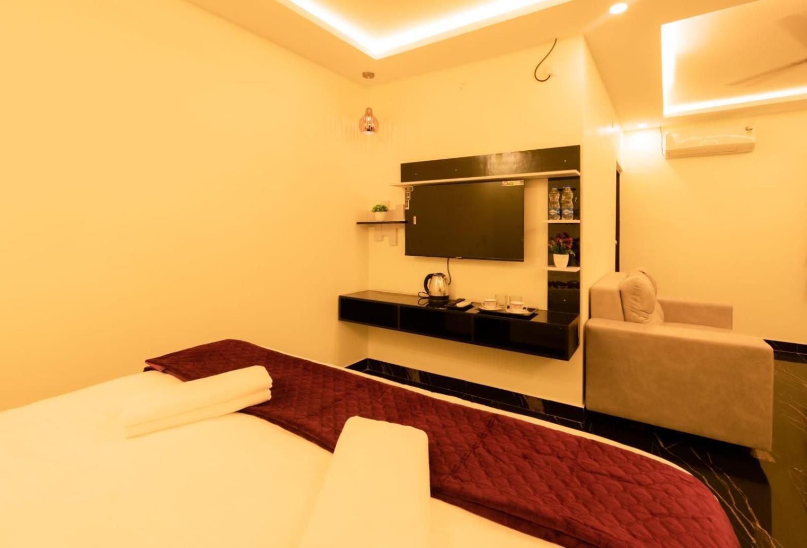 Beestay Hotels Elite Park تيروباتي المظهر الخارجي الصورة