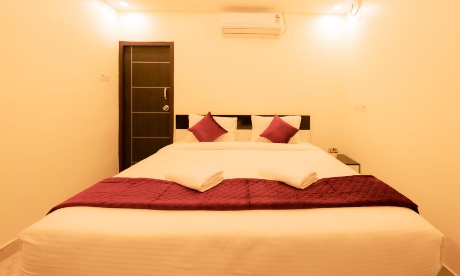 Beestay Hotels Elite Park تيروباتي الغرفة الصورة