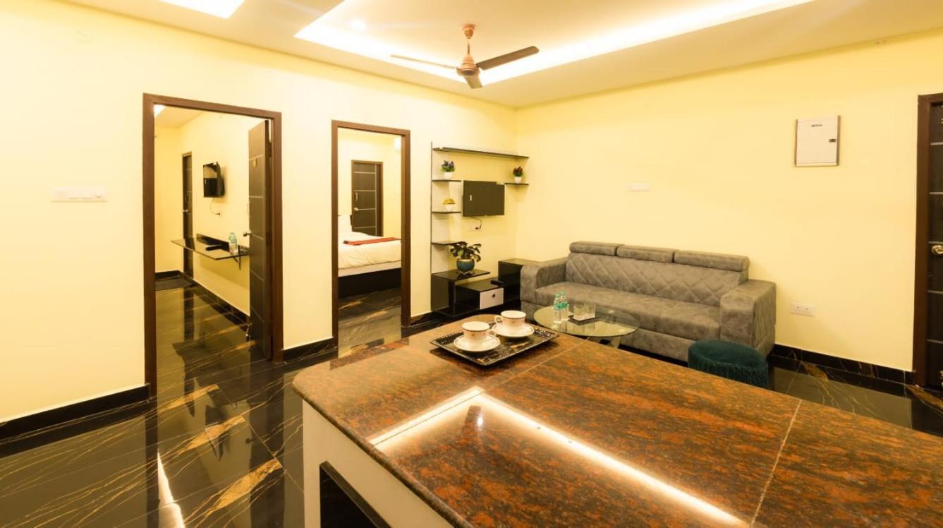 Beestay Hotels Elite Park تيروباتي الغرفة الصورة