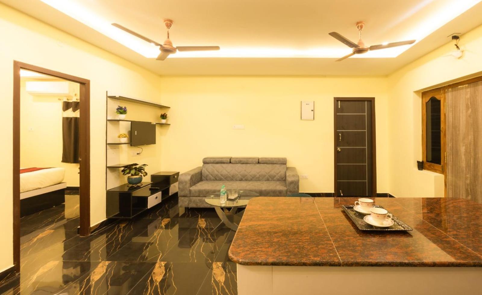 Beestay Hotels Elite Park تيروباتي الغرفة الصورة